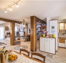 4 Bedroom Villa with Pool and Annex near Porec, Sleeps 8